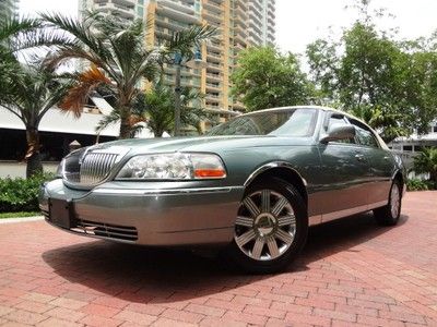 2005 lincoln town car signature limited 59k miles heated seats chromes gorgeous!