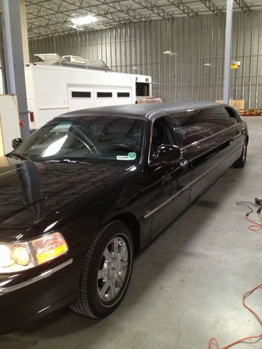 2007 lincoln 120" towncar limousine by tiffany coachworks 13k miles