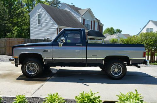 Gmc high sierra short bed, reg cab, excellent paint, excellent condition