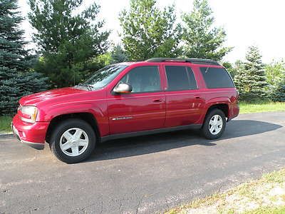 03 chevy trailblazer 4x4 all wheel drive one owner 3 row leather seats great suv