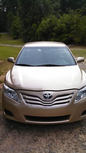 2010 toyota camry le. 105,000 miles. new tires. interior just detailed.