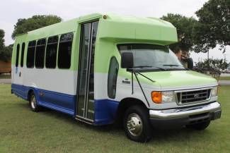 2007 e450 shuttle bus 20 passengers wheel chair lift low miles!