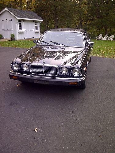 Jaguar xj6 a beautiful time capsul driven by the original owner of 86 years old