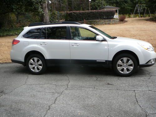 2012 subaru outback 3.6l 6cyl awd wgn navigation, dvd only 13k miles 1 owner