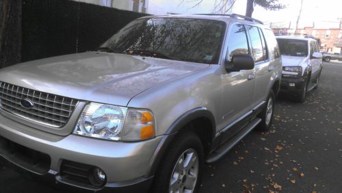 2004 ford explorer--flex fuel, 4x4, 4.0l, v6 very clean and low mileage.