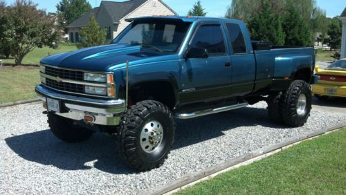 Chevrolet 3500 dually lifted 4x4