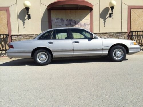 1992 ford crown victoria lx * 1 owner * only 57,500 ori