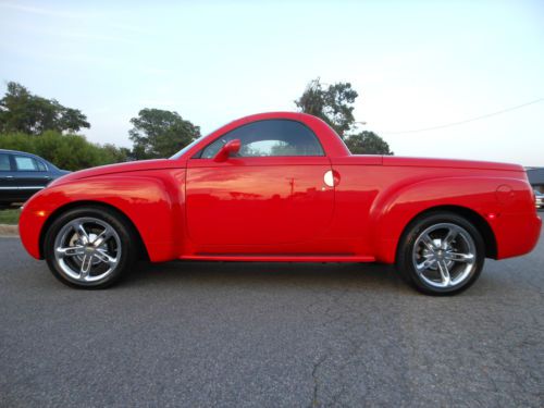2005 chevrolet ssr  convertible only 6k miles like new 1-owner carfax certified