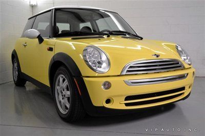 Mini cooper / 5-speed / cd player / power windows /