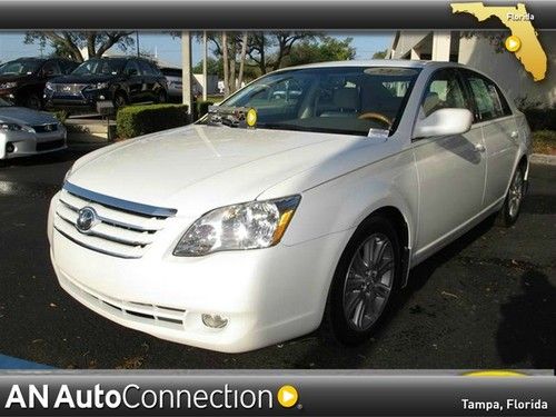 Toyota avalon limited with navigation &amp; sunroof