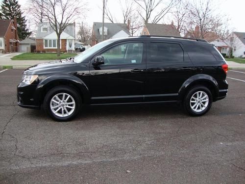 2013 dodge journey sxt awd -- 3rd row -- only 8k miles -- low reserve!!