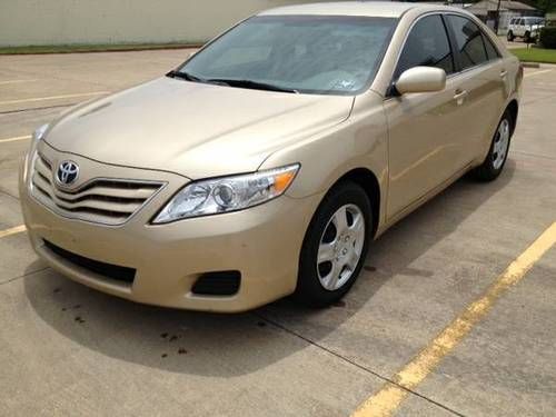 2011 toyota camry le, all power only 13k miles, full factory warranty, clean