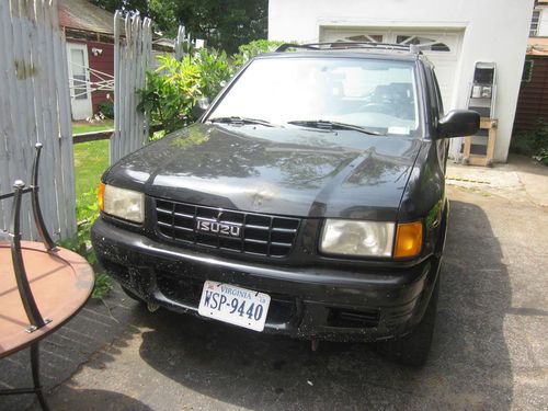 1999 isuzu rodeo 4x4 black 99,450 miles runs good, minor dings here and there.