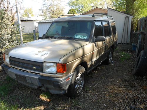 1995 land rover discovery, v8, auto, not running. fixer upper, parts, rare model