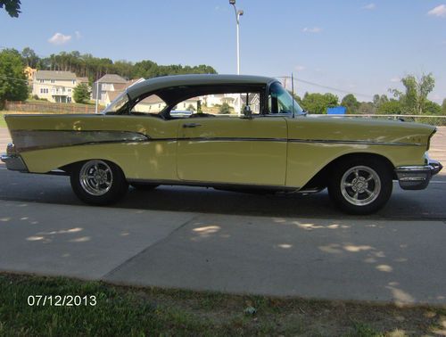 1957 chevrolet bel air 2 door hard top real v8 bel air