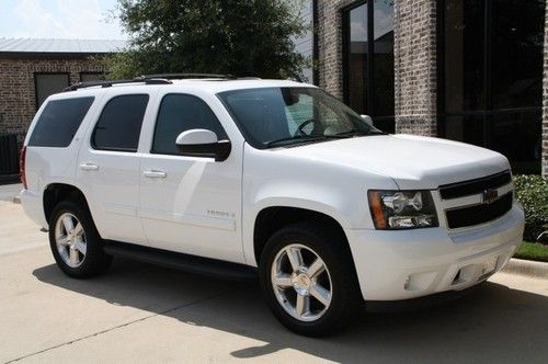 White/cashmere leather,sunroof,2nd row buckets,20's,remote start,loaded,1-owner!