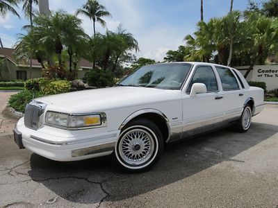 Super low 67,000 mile 96 lincoln town car signature series-lady owned-no reserve