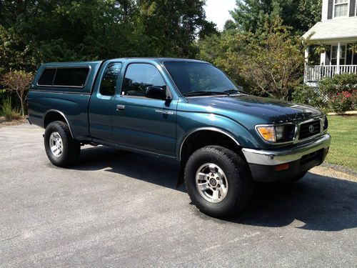 Find used Toyota Tacoma 1997 extended cab 4x4 manual v4 in Asheville