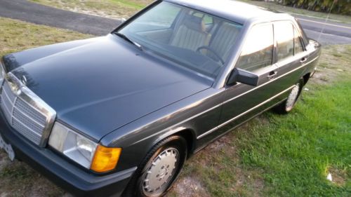 Beautiful mercedes benz diesel!!  low miles, new paint, new tires,clean interior
