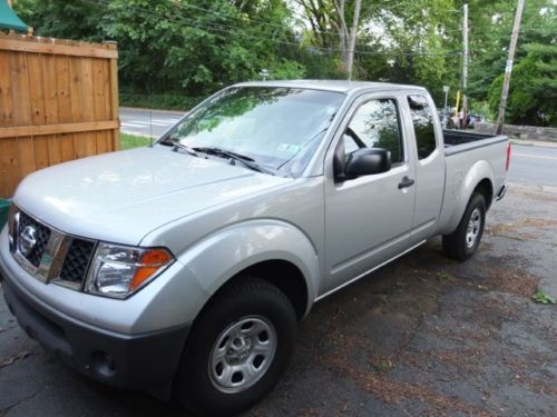 2007 nissan frontier xe extended cab pickup - 45,500 miles - one owner