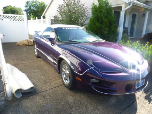 98 form/trans am convert. 97,xxx beautiful investment car, ladies love it