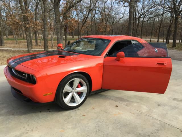 Dodge challenger srt8