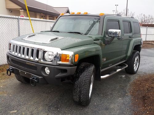 Sell Used Perfect Condition Hummer H3 Lux In Army Green In