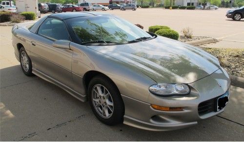 Showroom condition 2001 cheverolet camaro t top 3.8l v6 only 1800 miles