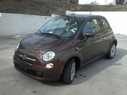 Like new, 2012 fiat 500 bluetooth autotrans fun car