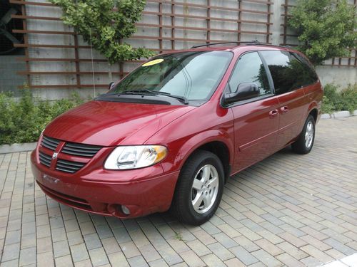 2005 dodge grand caravan with a bruno joey scooter lift handicapped equipped van