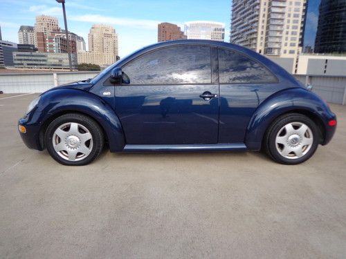 Beautiful new beetle clean inside and out low miles clean title