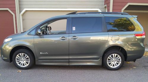 Very low miles 2011 toyota sienna xle/limited handicap wheelchair accessible
