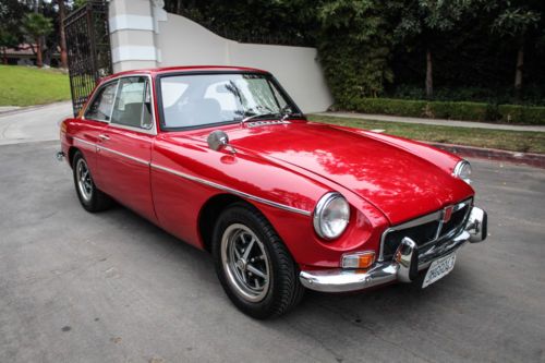 1970 mg mgb gt california rust free coupe split bumpers!