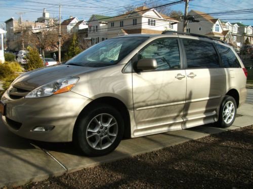 Toyota sienna xle with automatic braun side ramp great condition low miles