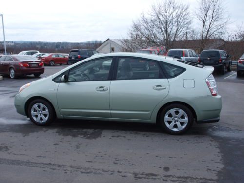 Prius one owner  hatchback green 1.5l 4cyl hybrid engine automatic