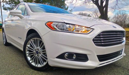 2013 for fusion hybrid / sunroof/ navigation/ rear camera/ no reserve/low miles
