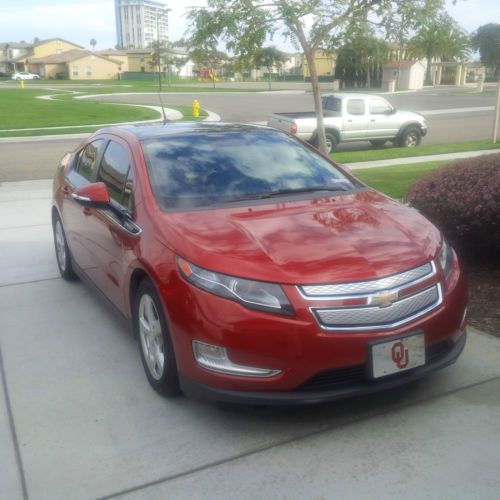2011 chevy volt, excellent condition, leather, fully loaded, 2013 battery