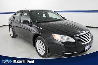 13 chrysler 200 touring, cloth seats, 1 owner, clean carfax, we finance!