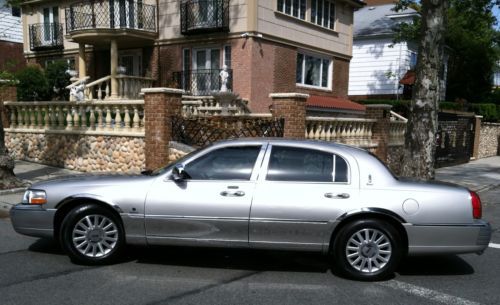 Stunning 2003 lincoln towncar town car cartier luxury edition rare chrome model