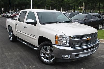 4WD 143.5" LT 4 dr Crew Cab Truck Automatic 8 Cyl Engine White Diamond Tricoat, image 1