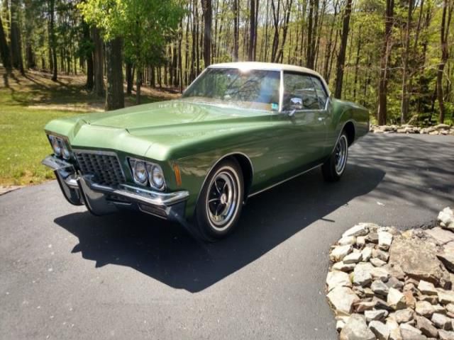 1972 buick riviera 2 door hardtop