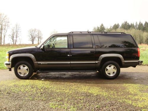 1999 chevrolet suburban lt 4dr.4wd,black &amp; charcoal loaded,leather,rust free