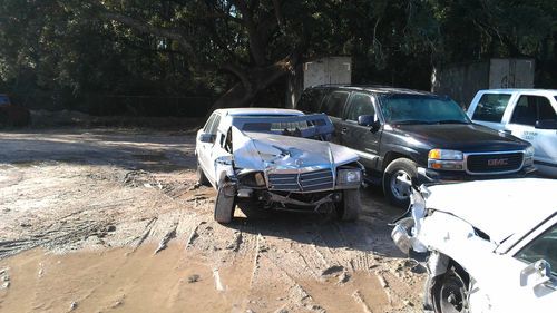 1982 mercedes 300sd &lt;&lt;&lt;running&gt;&gt;&gt; but front end wrecked