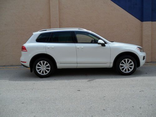 2012 volkswagen touareg never titled 1.9% financing avail only  1900 demo miles!