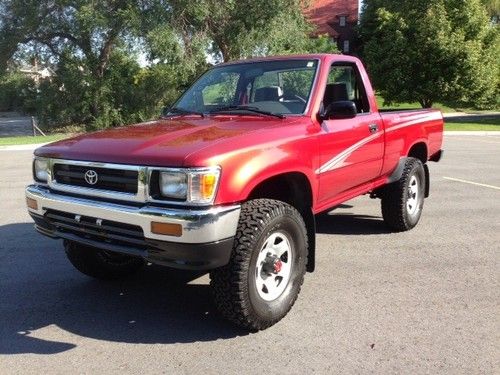 '94 toyota pickup 4x4 deluxe 73kmi very clean 1 previous owner, way hard to find