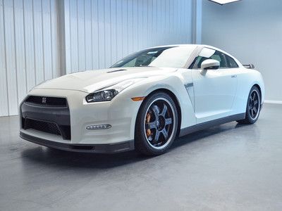 2014 nissan gtr track edition pearl white