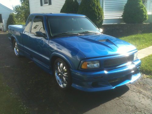 Chevrolet s10, 4.3l vortec,blue w/ghost flames,custom built,airbag system,tv