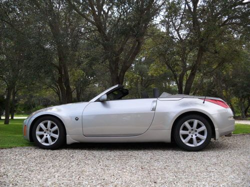 2004 nissan 350z touring automatic 2-door convertible