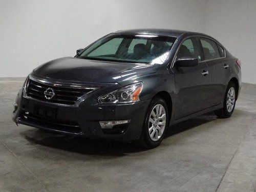 2013 nissan altima salvage repairable rebuilder like new only 4k milles!! runs!!