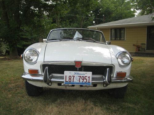 1973 white mgb, great condition, low miles